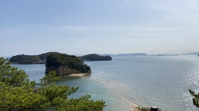 小豆島のエンジェルロードの満潮時です。